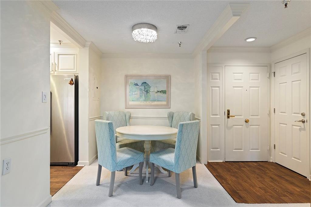 1800 Clairmont Lake A209