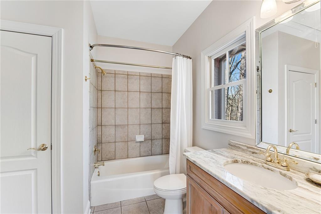 OAKTON POND - Residential