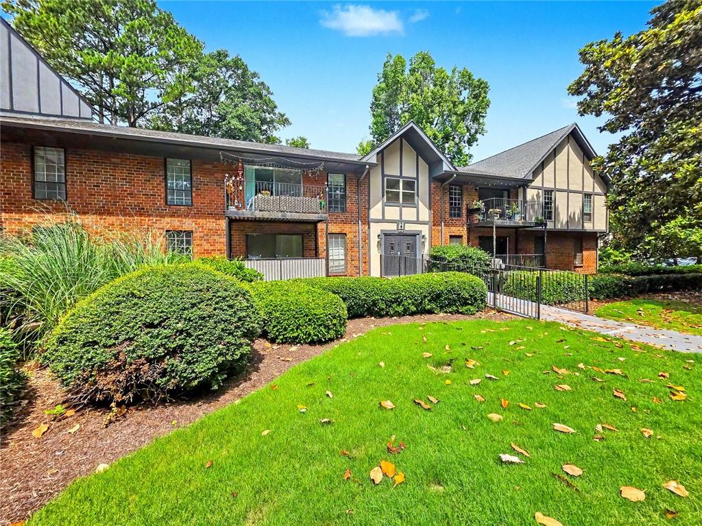 6851 Roswell Road H33