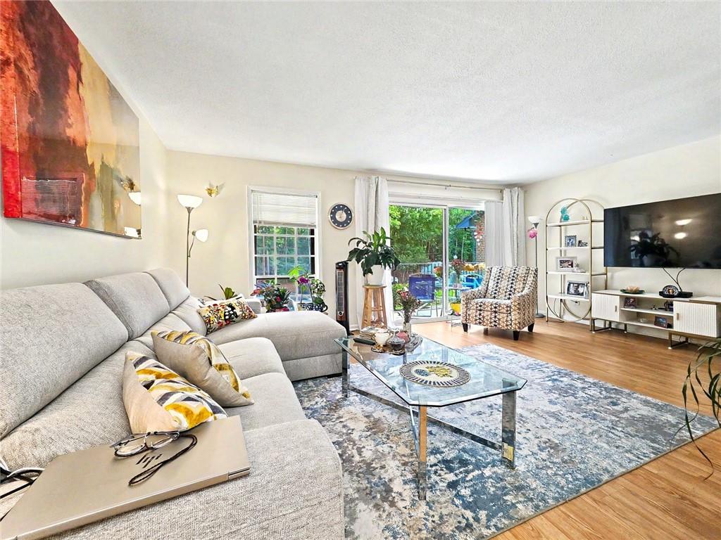 6851 Roswell Road H33