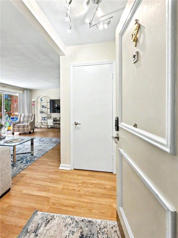 6851 Roswell Road H33