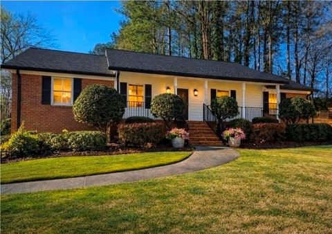 Photo of 2752 Saddle Ridge Lake Drive, Marietta, GA 30062 (MLS # 7750457)