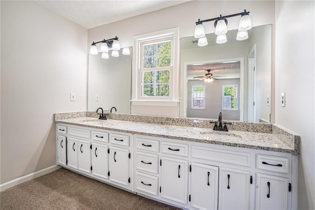 1305 Blankenship Lane, Lilburn, Georgia image 17