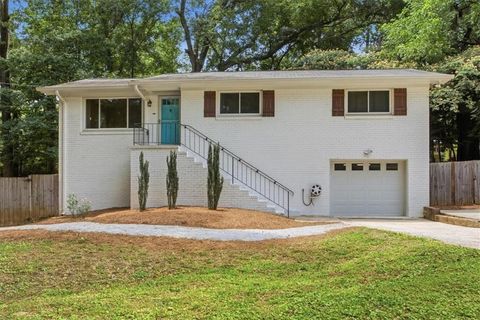 Homes For Sale - 3424 Shawnee Trail<br/> Smyrna, GA 30080