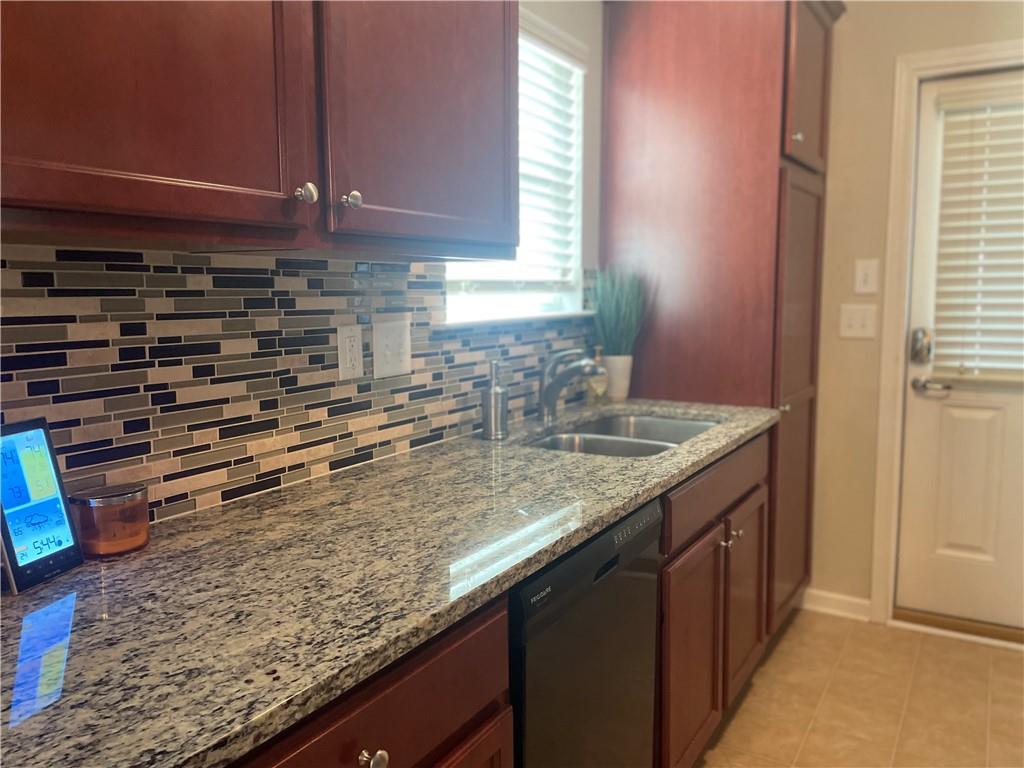 487 Cypher Drive, Suwanee, Georgia image 2