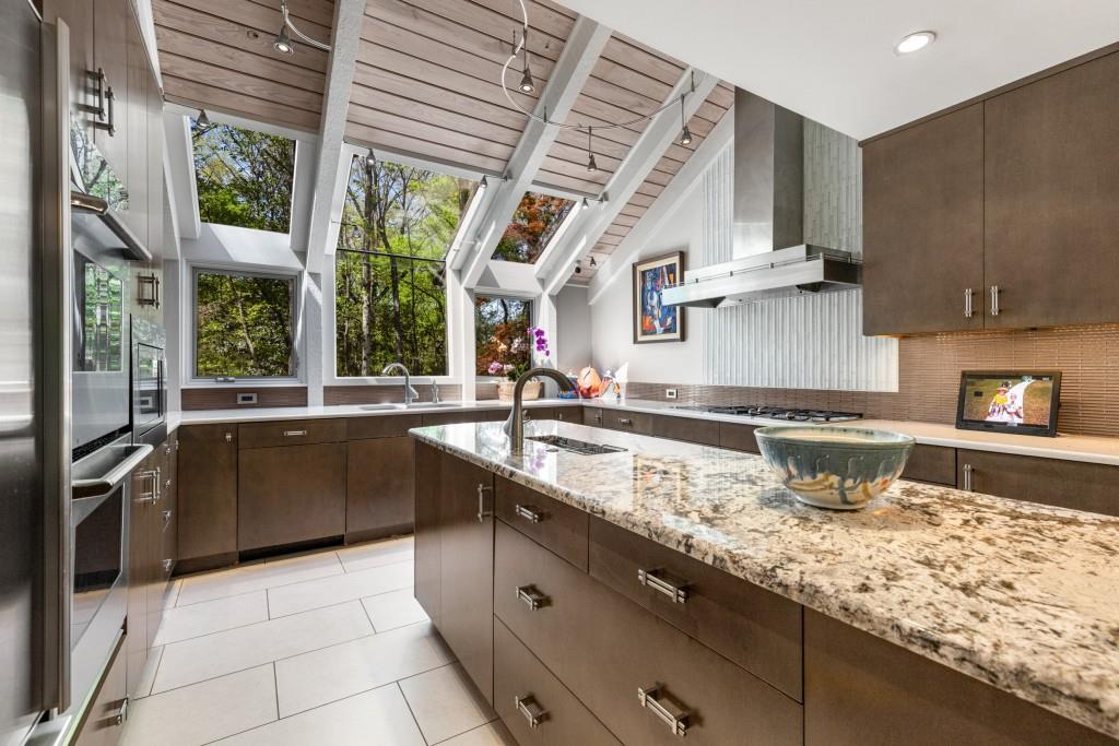 6525 Old Riverside Drive, Sandy Springs, Georgia image 12