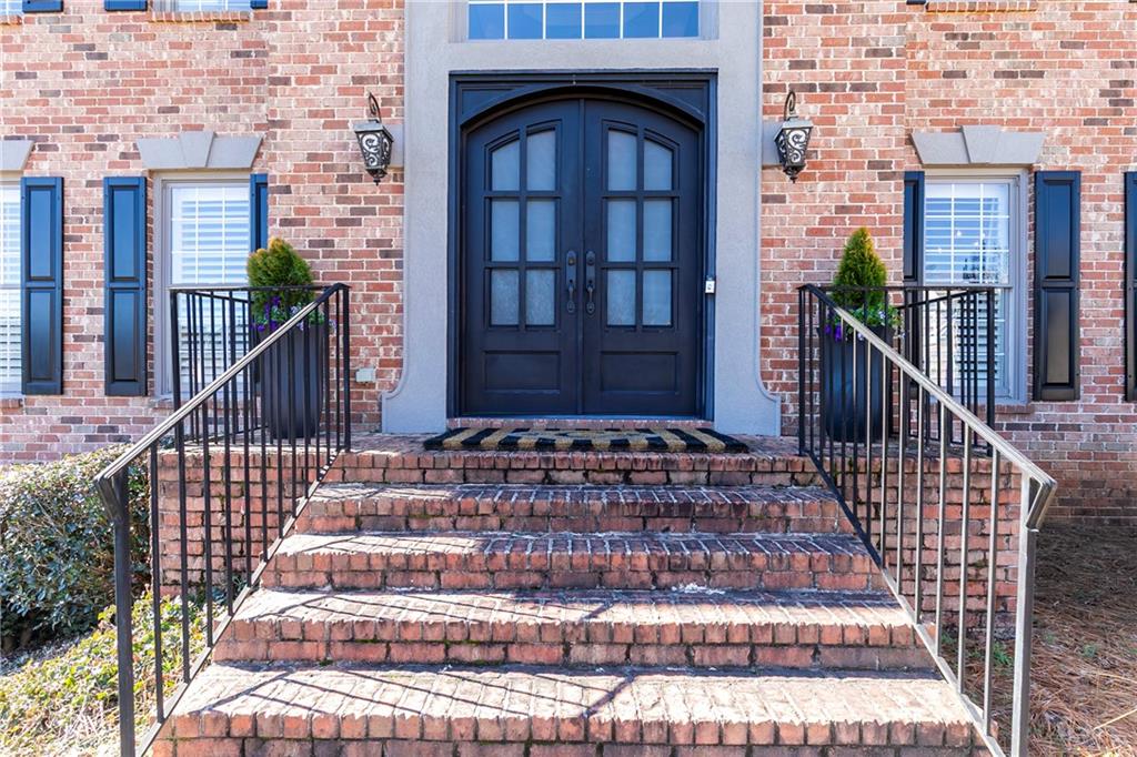 5611 Hedge Brooke Lane NW