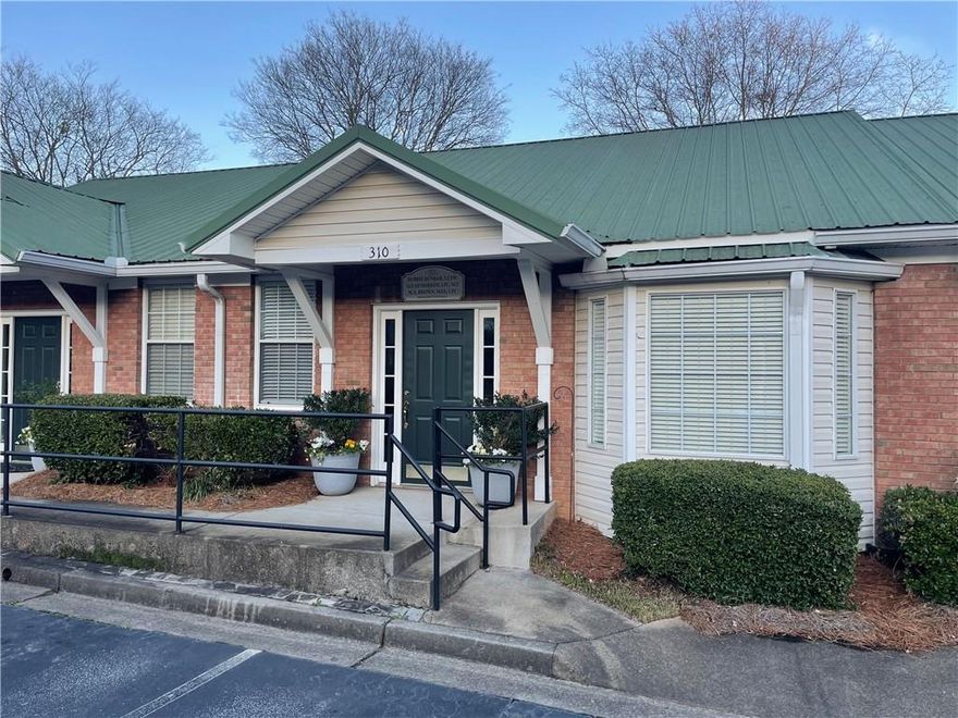 Prime office space available in the sought-after Oakton Pointe Business Park, just off Kennesaw Avenue and minutes from Historic Marietta Square. This fully updated unit offers a modern and professional setting with brand-new flooring, upgraded bathroom fixtures, and stylish lighting throughout.
Featuring four private office spaces, a small break kitchen, and two half baths, this unit is designed for functionality and convenience. Ample on-site parking ensures easy access for both tenants and guests. Whether you're looking for a turnkey office solution or a strategic location with proximity to Marietta’s vibrant business district, this space checks all the boxes.Don’t miss this exceptional opportunity—schedule a tour today!