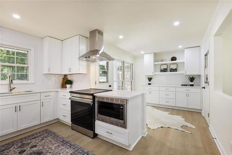 Photo of 605 Patrick Place NE, Sandy Springs, GA 30328 (MLS # 7570241)