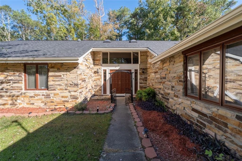 5934 S Deshon Court, Lithonia, Georgia image 2