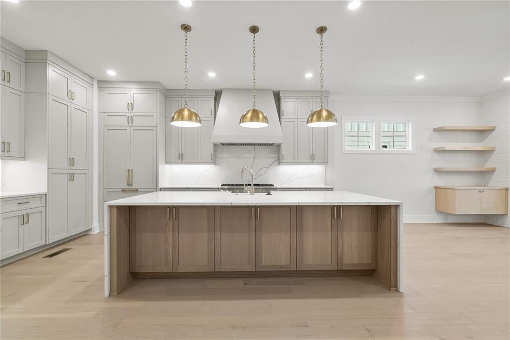 5561 Broad River View