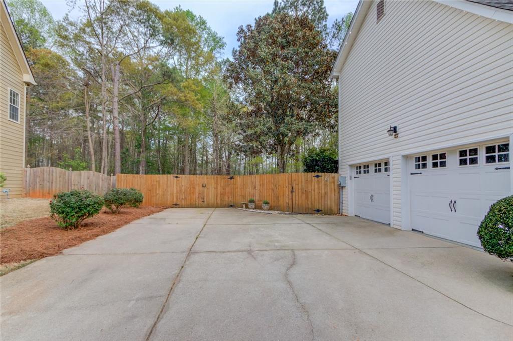 657 Swans Landing Drive, Dacula, Georgia image 5