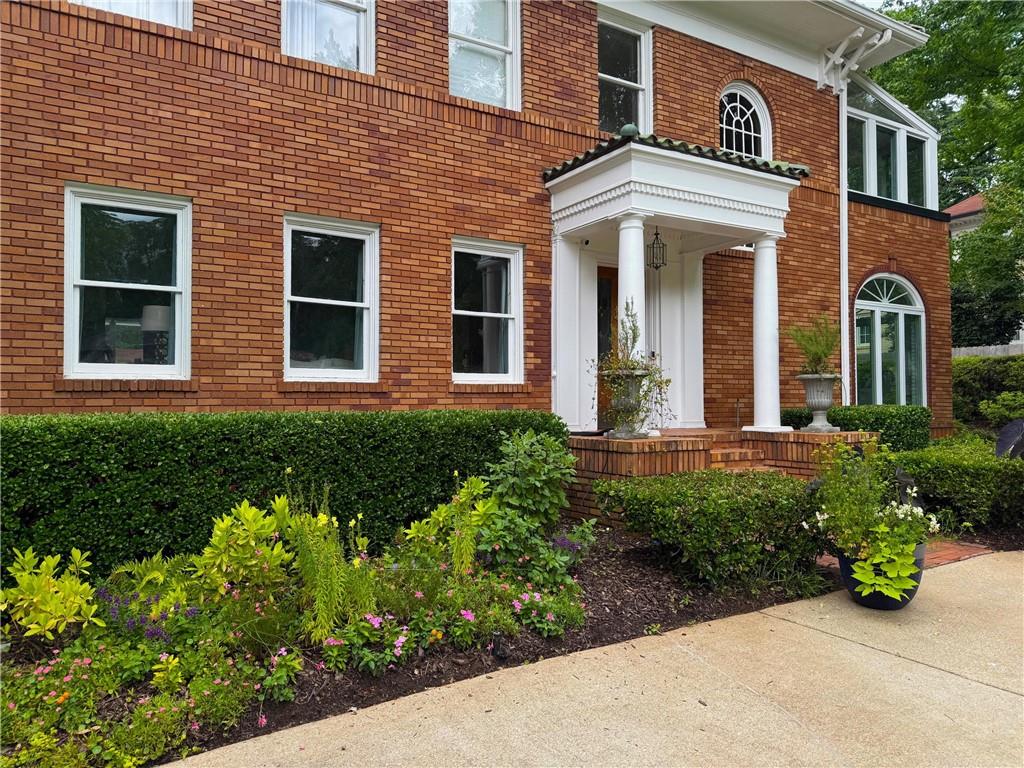 1036 Oxford Road NE