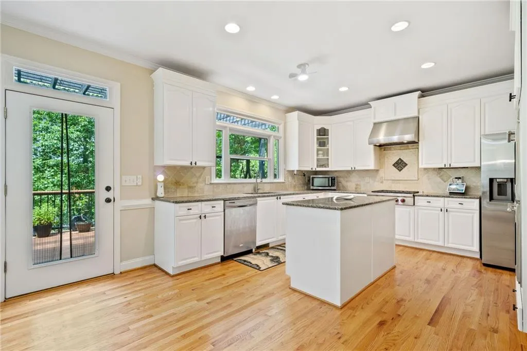 Sugar Hill, Georgia 30518, United States, 6 Bedrooms Bedrooms, ,5 BathroomsBathrooms,Residential,Active,123949