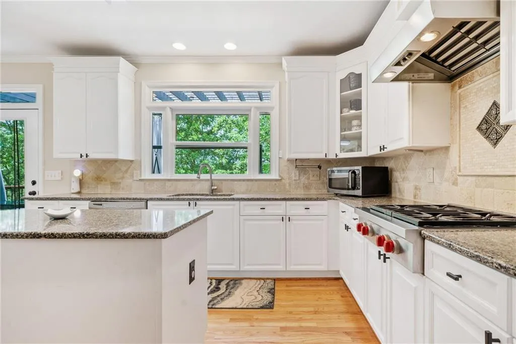 Sugar Hill, Georgia 30518, United States, 6 Bedrooms Bedrooms, ,5 BathroomsBathrooms,Residential,Active,123949