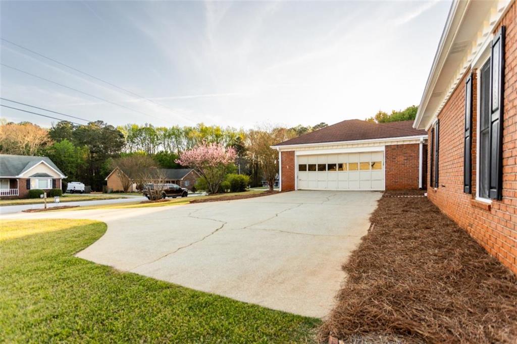 1250 Great Oaks Drive, Conyers, Georgia image 6