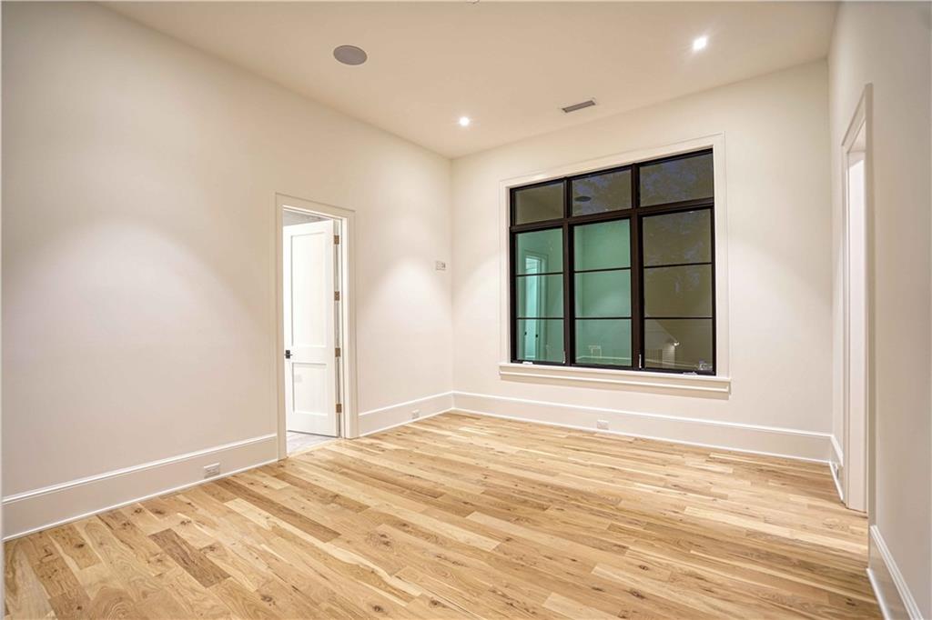 4550 Jolyn Place, Sandy Springs, Georgia image 32