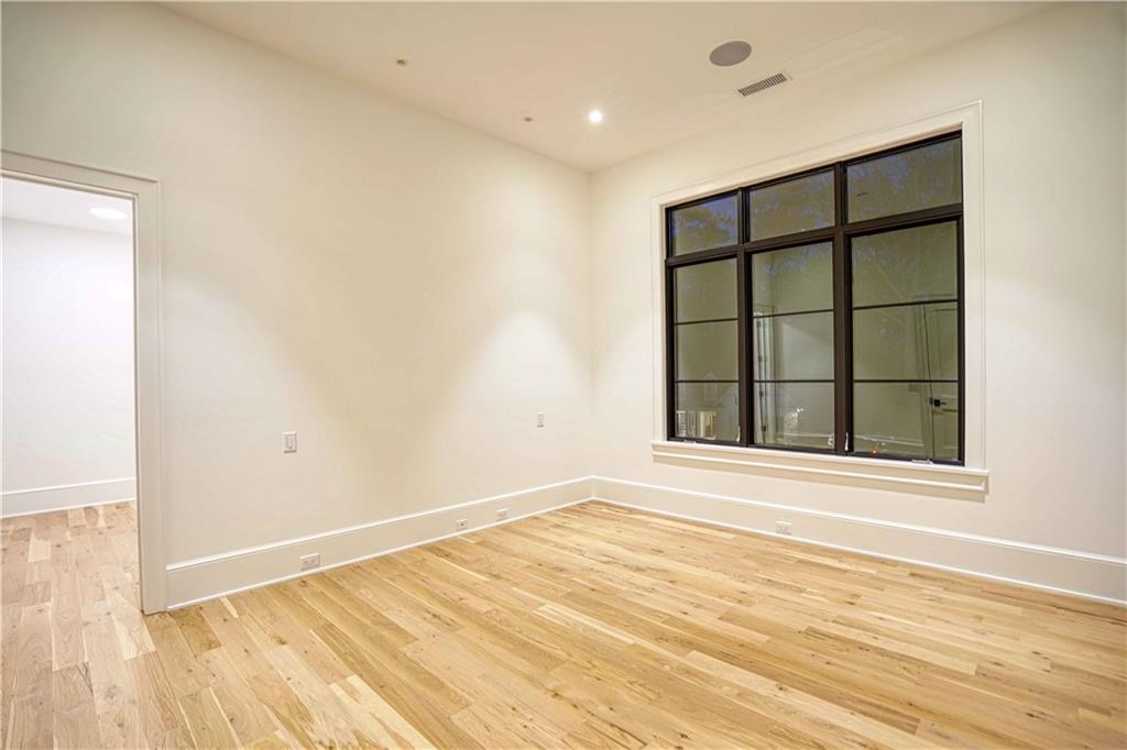 4550 Jolyn Place, Sandy Springs, Georgia image 31