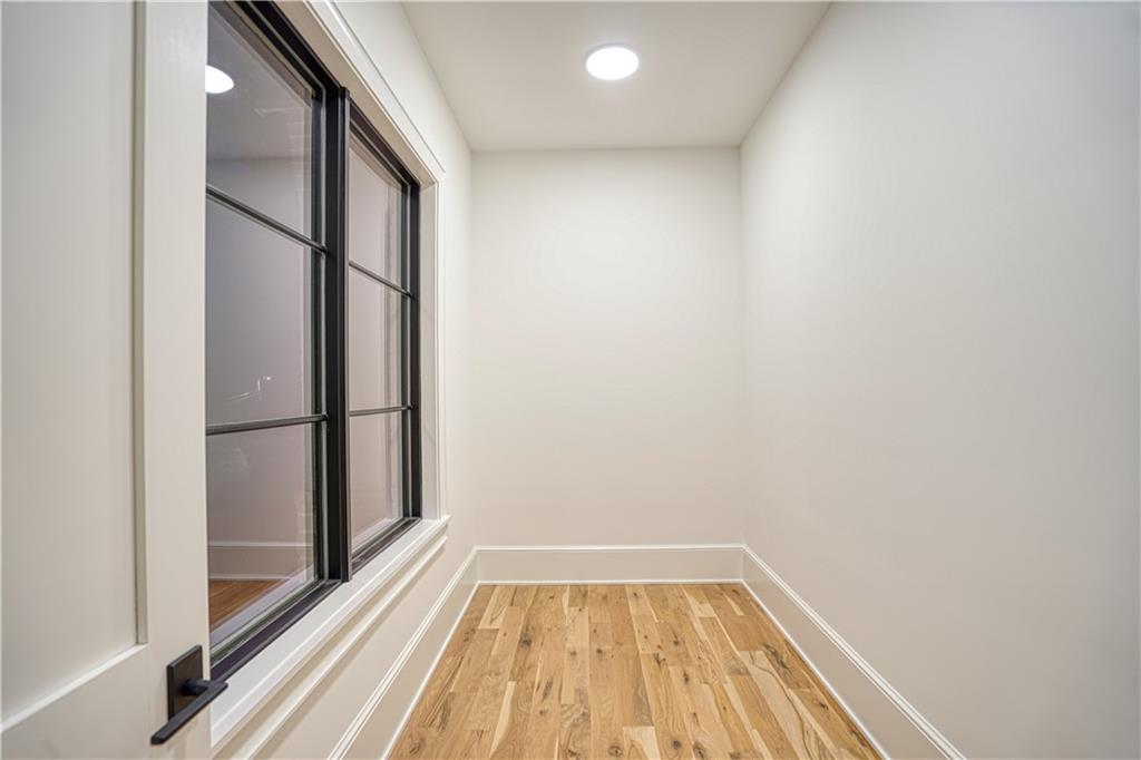 4550 Jolyn Place, Sandy Springs, Georgia image 35