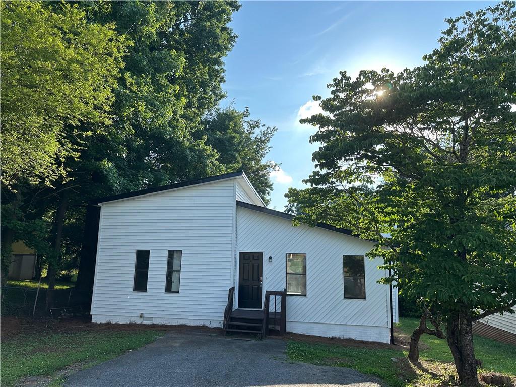 2120 Pinetree Drive