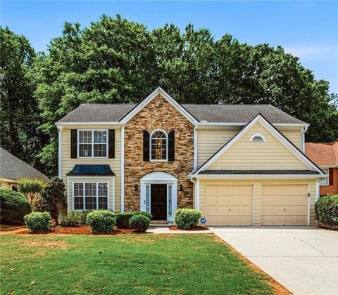 Homes For Sale - 1075 Hidden Pond Lane<br/> Roswell, GA 30075