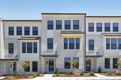 Townhouse For Sale - 627 Oak Bluff Drive<br/> Cumming, GA 30040
