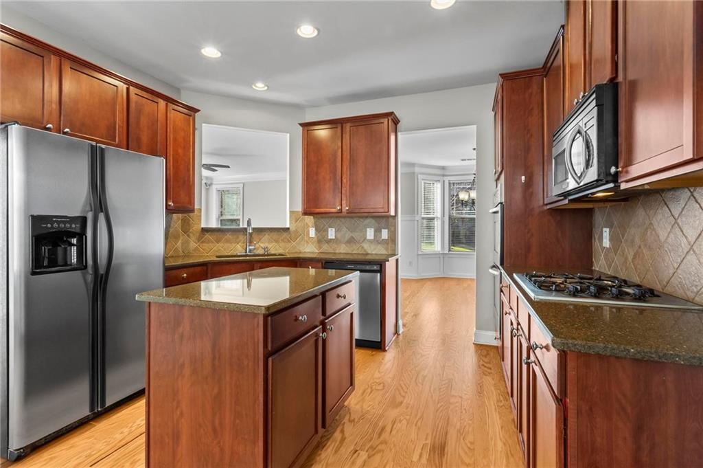 2043 Village Crest Drive NW