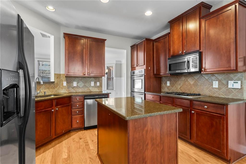 2043 Village Crest Drive NW