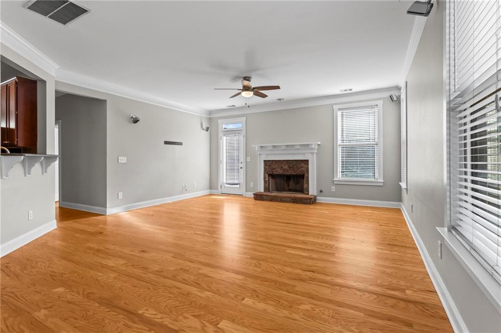 2043 Village Crest Drive NW