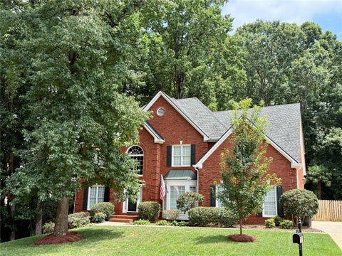 Homes For Sale - 192 Brook Lane<br/> Roswell, GA 30075