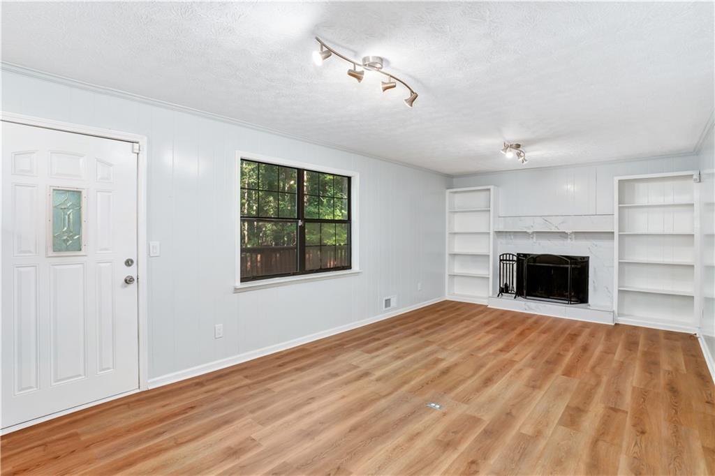 484 ABERDEEN Drive