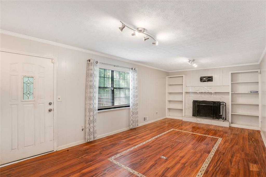 484 ABERDEEN Drive