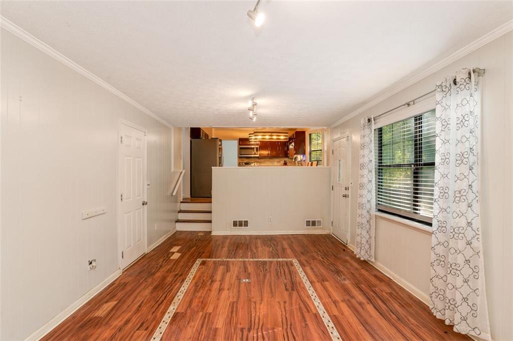 484 ABERDEEN Drive