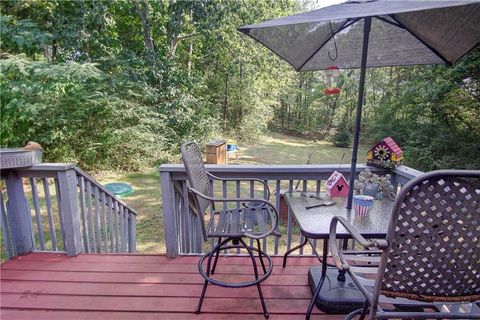 A home in Adairsville