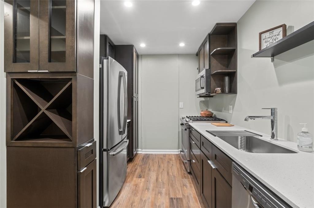 6851 Roswell Road H18