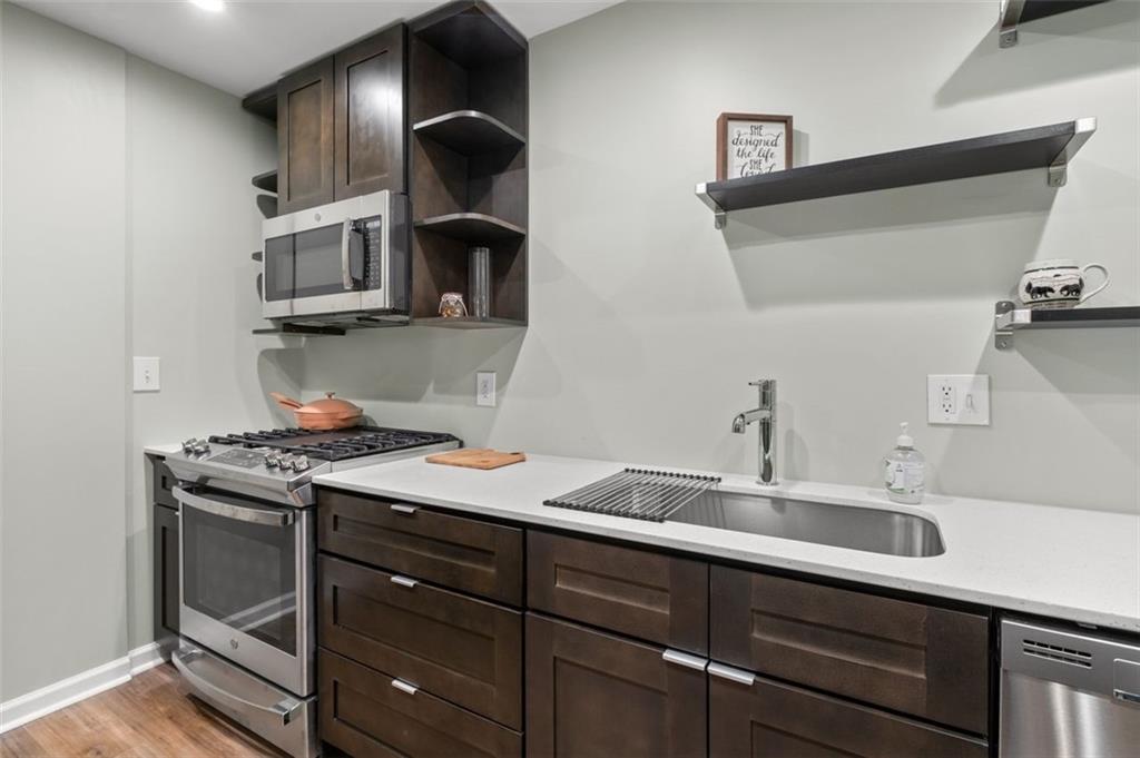 6851 Roswell Road H18