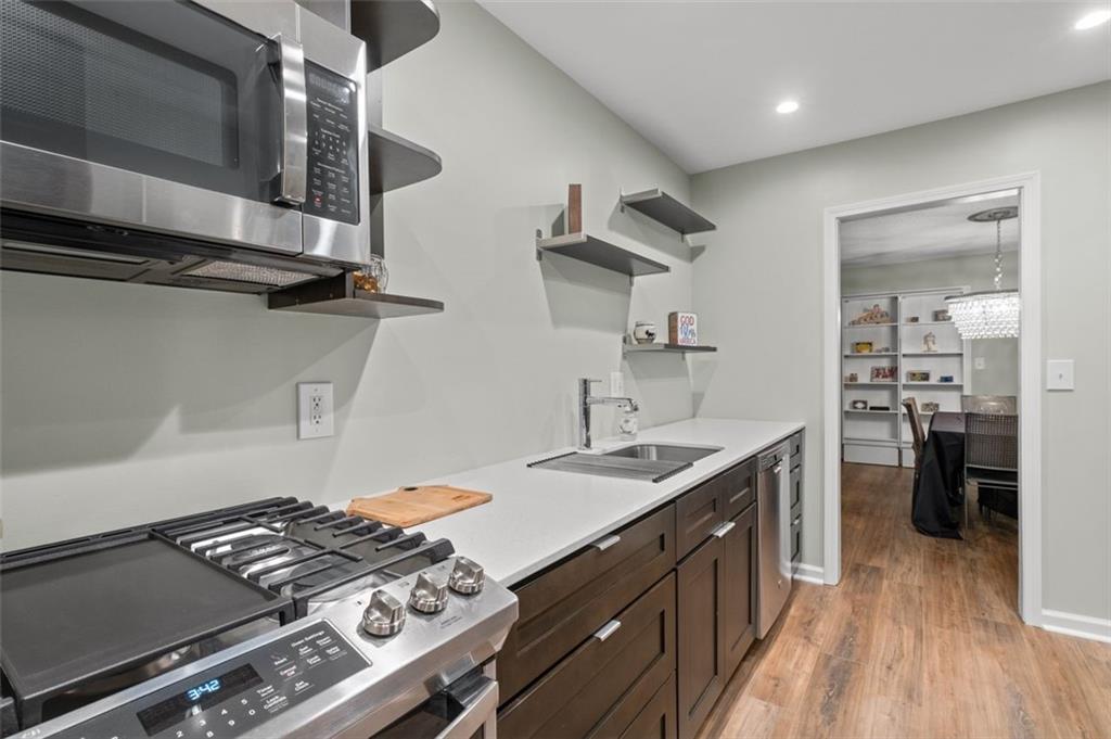 6851 Roswell Road H18