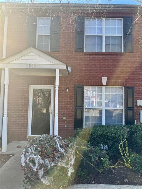 Townhouse For Rent - 5869 Strathmoor Manor Circle<br/> Lithonia, GA 30058