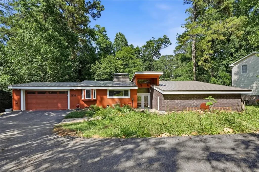 1989 N Ridgeway Rd NE