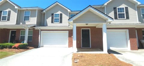 Townhouse For Rent - 252 Tara Commons Drive<br/> Loganville, GA 30052