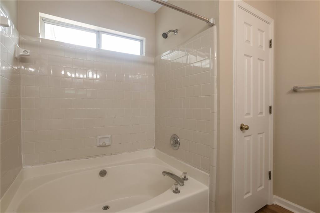 3984 Oak Glenn Drive, Duluth, Georgia image 9