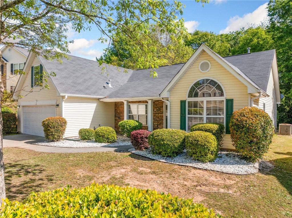 823 Langley View Court, Loganville, Georgia image 2