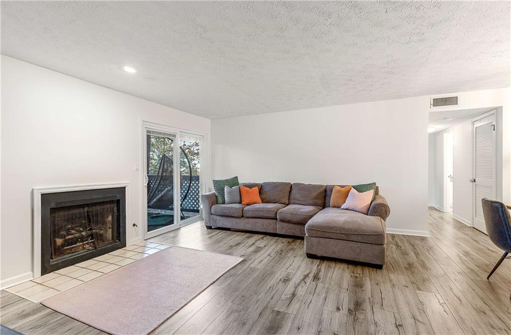 1188 Weatherstone Drive NE