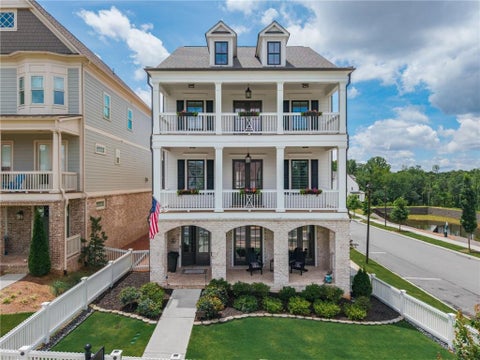 Homes For Sale - 605 S Club Drive<br/> Woodstock, GA 30188