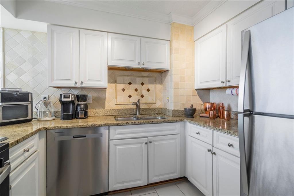 ParkLane On Peachtree - Residential