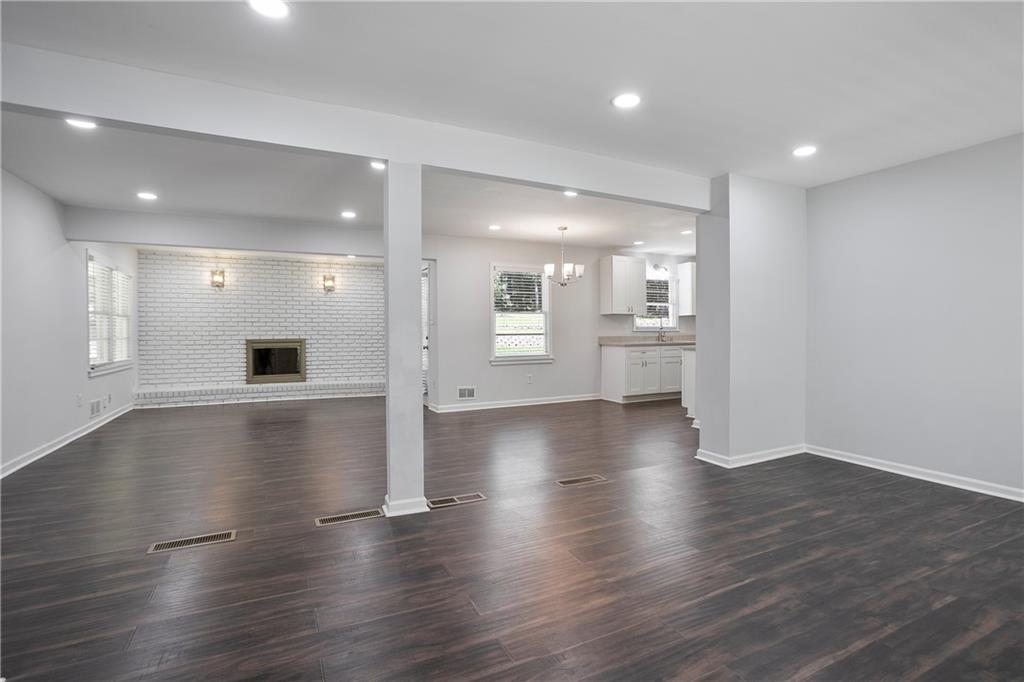 85 Valleybrook Drive