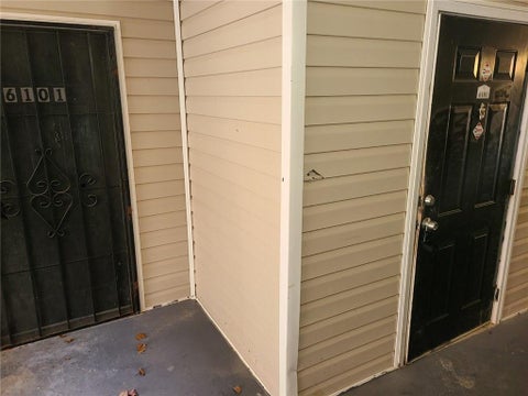 Homes For Sale - 6101 Fairington Village Drive<br/> Lithonia, GA 30038