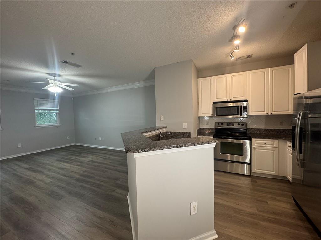 10 Perimeter Summit Boulevard NE 4211
