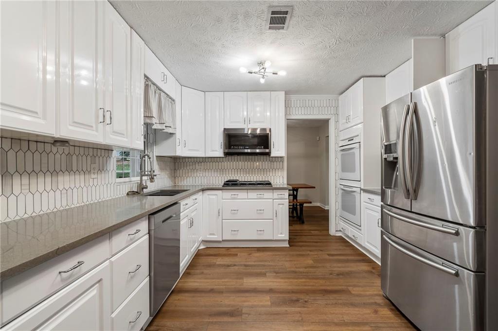 6027 PEACHMONT Terrace