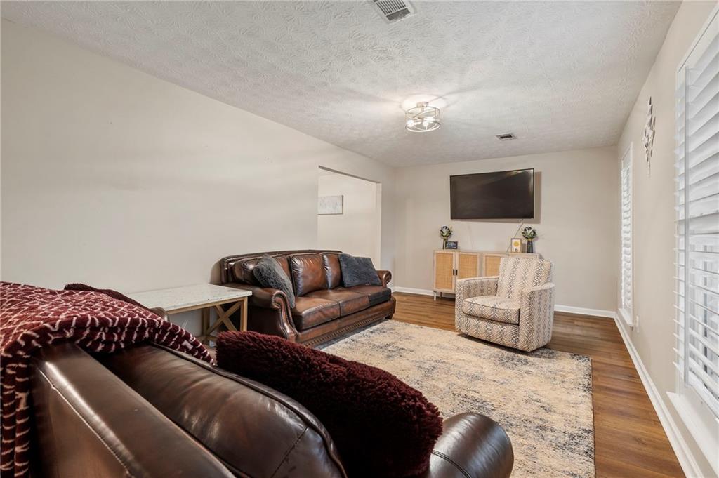 6027 PEACHMONT Terrace